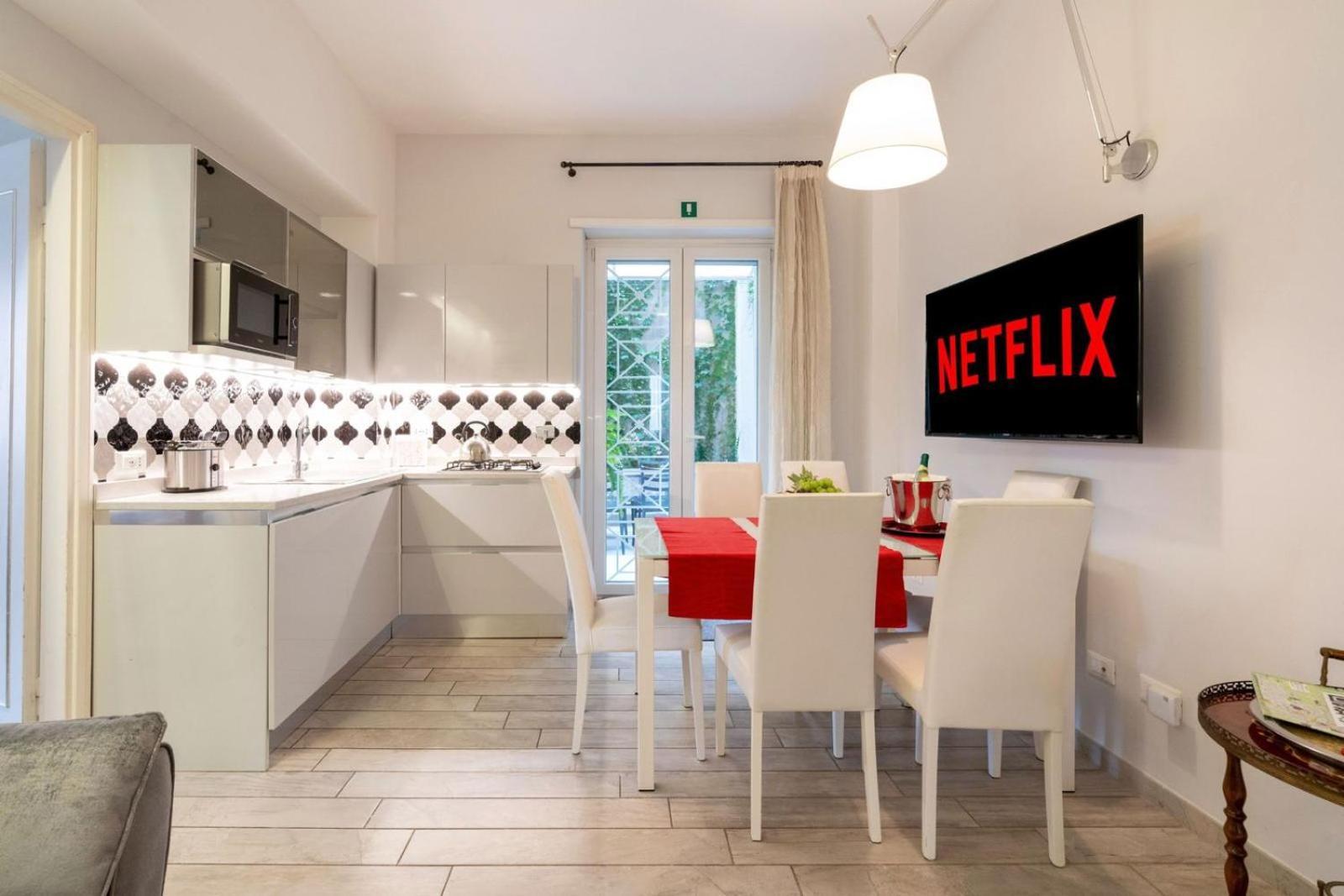 Lägenhet Vatican Historic Center -luxury Flat With Garden And Private Parking